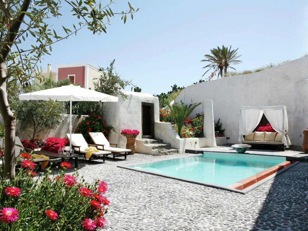 Villa in Santorini with Stunning Outdoor Kitchen