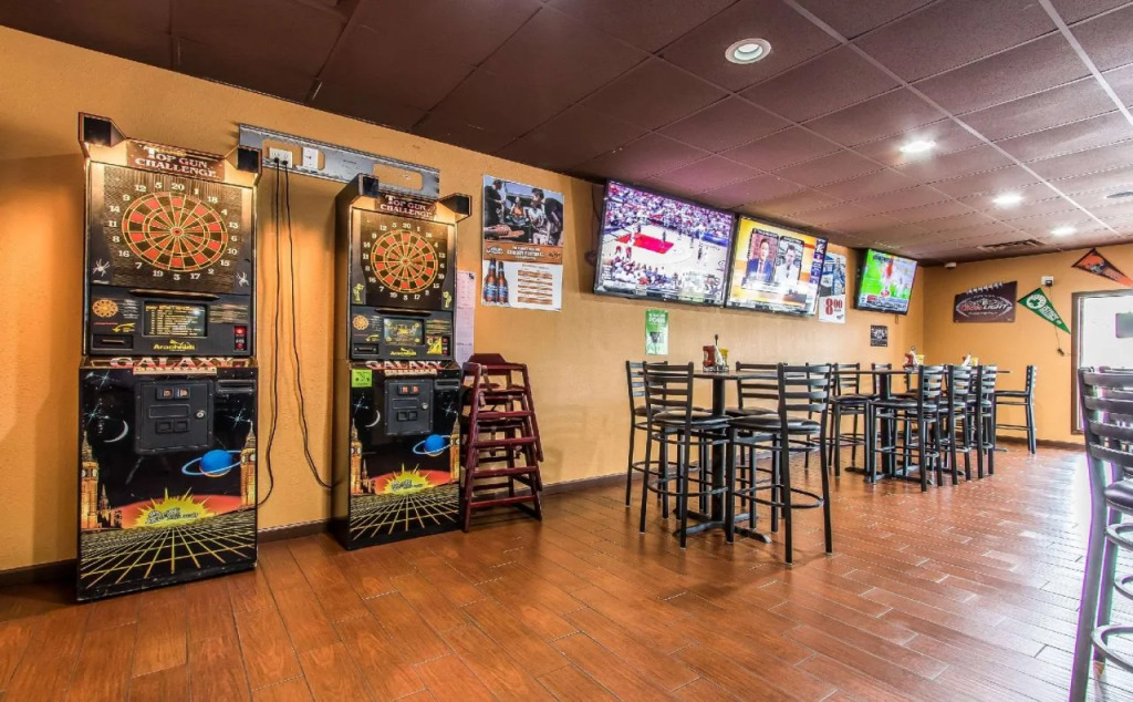 Woodridge Inn and Suites