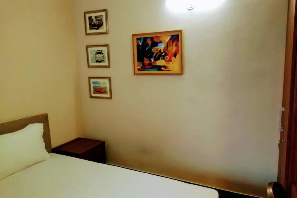 Luxurious Entire Suites/Studio Apt nearDelhi Noida