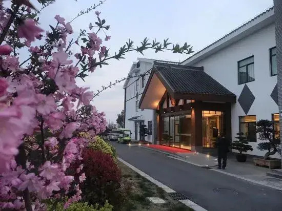 Guomao Holiday Hotel