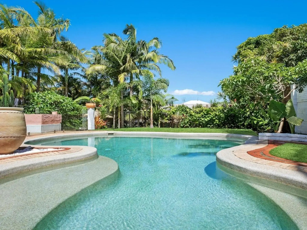 Le Dog Beach Club - chic home with pool