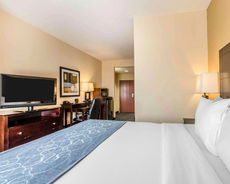 Comfort Suites Pell City near Logan Martin Lake