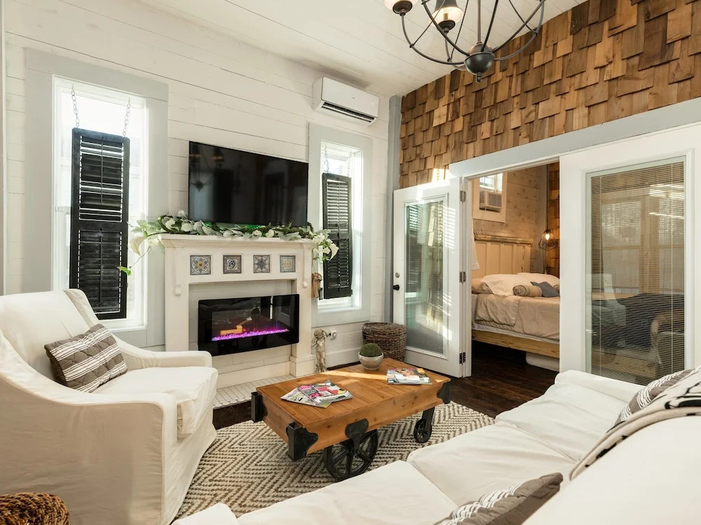 1821 Pleasure Pier Cottage - 1 Br cottage by RedAwning