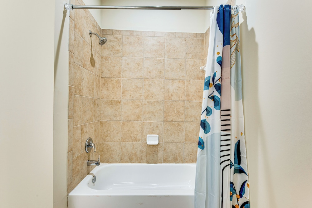 Condo by Marta: 10 Min Walk to World Cup Stadium