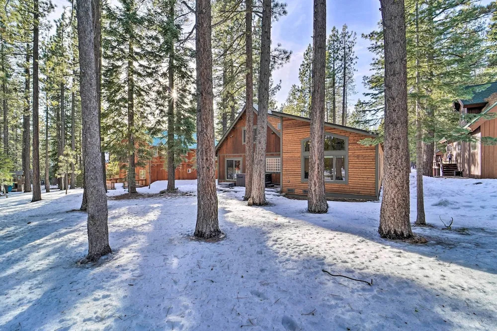 4 Mi to Dtwn Truckee: Tahoe Donner Home w/ Hot Tub