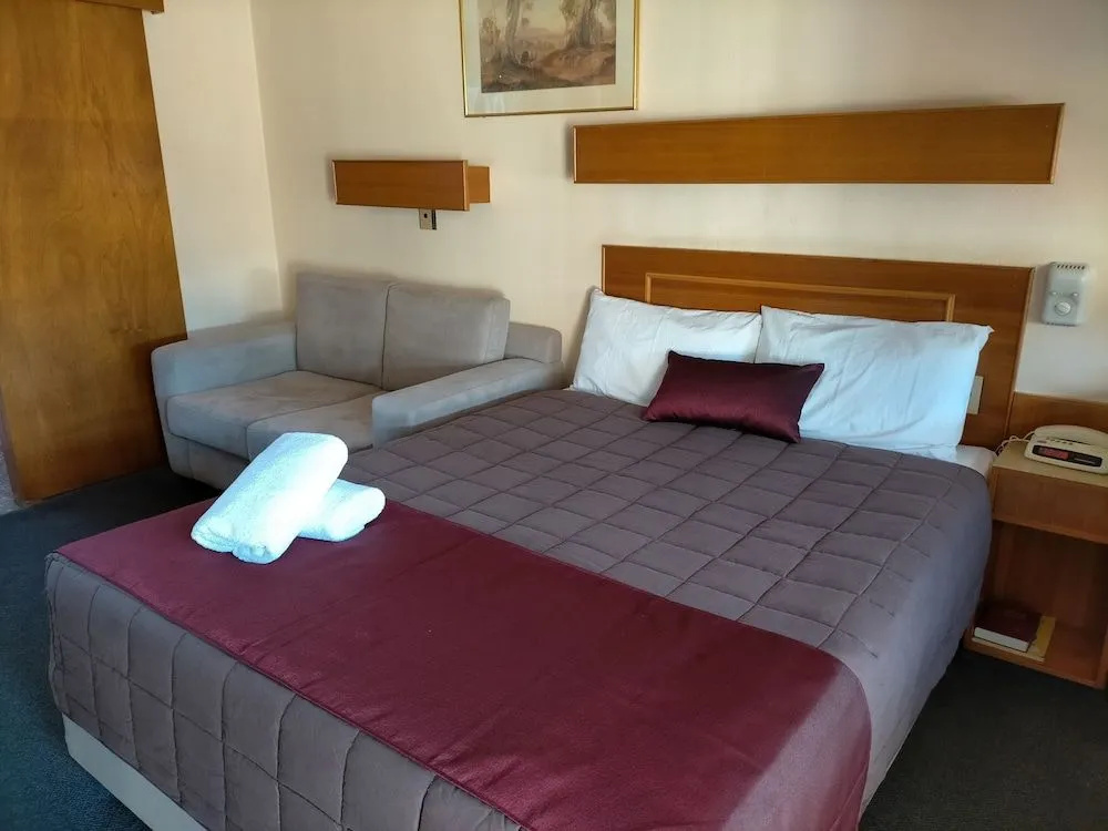 Country Motor Inn