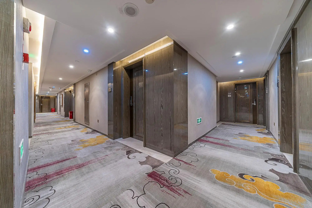 Today High-rise River View Homestay (Chongqing Jiefangbei Pedestrian Street Hong Ya Dong)