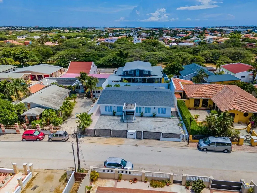 NEW 5BR Villa w Privatepool 3min to Eagle Beach