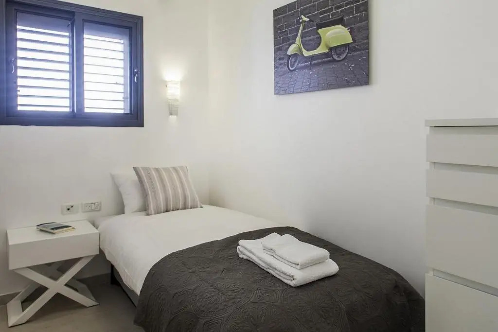 Brilliant 3BR in Shalom Aleichem 27 by HolyGuest