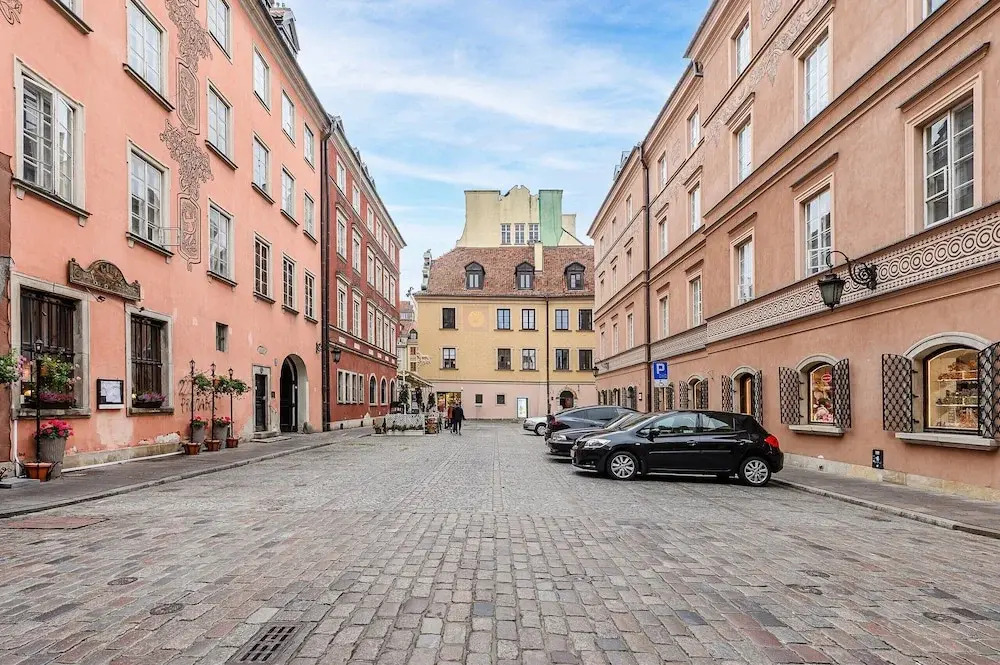 Lumina Apart for family in the Old Town