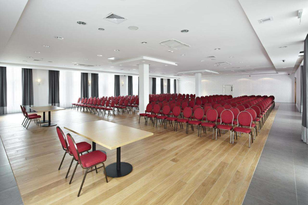 Mercure Wiazowna Brant