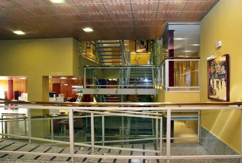 Apartamentos Plaza de Santiago - Estudios Turisticos - 1 LLAVE
