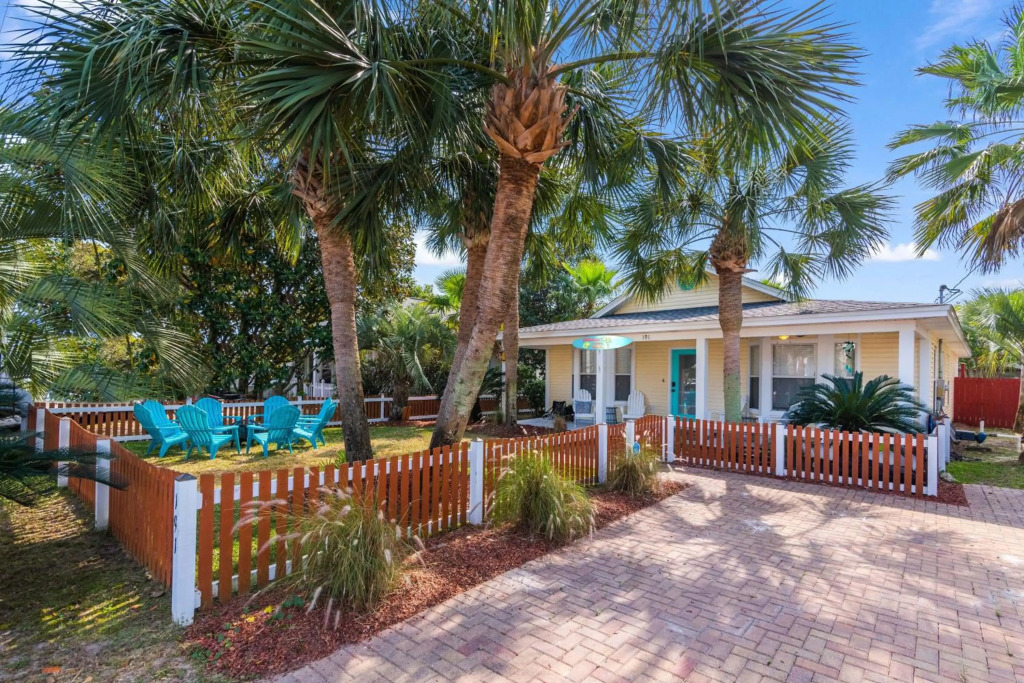 Private Beach Access, Fenced Yard & Pet Friendly, Cabana Life Beach House