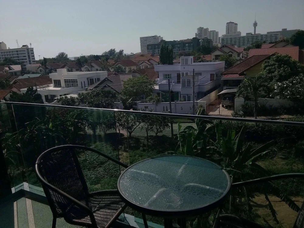 Acqua Condominium