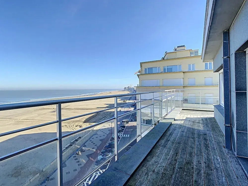 Apartment in Duinbergen With Sea Views
