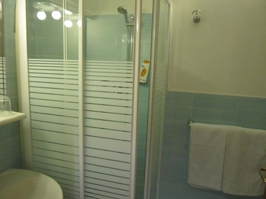 Bed & Breakfast Hostel H24