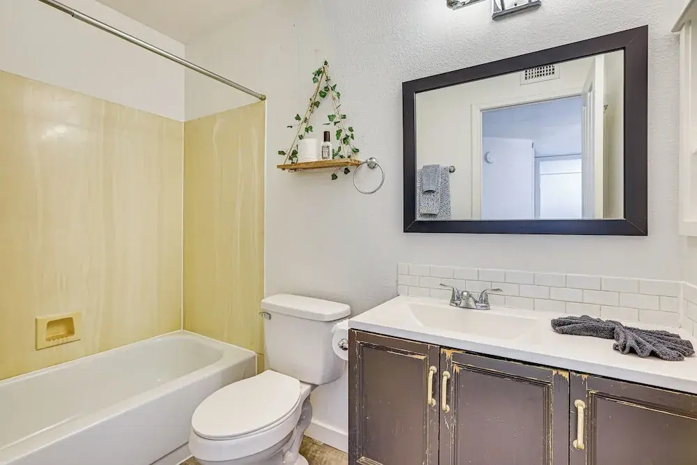 Welcoming Group Getaway w/ Pool & Patio in Peoria!