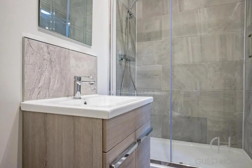 Worcester 1 Bed Apartment With Private Entrance