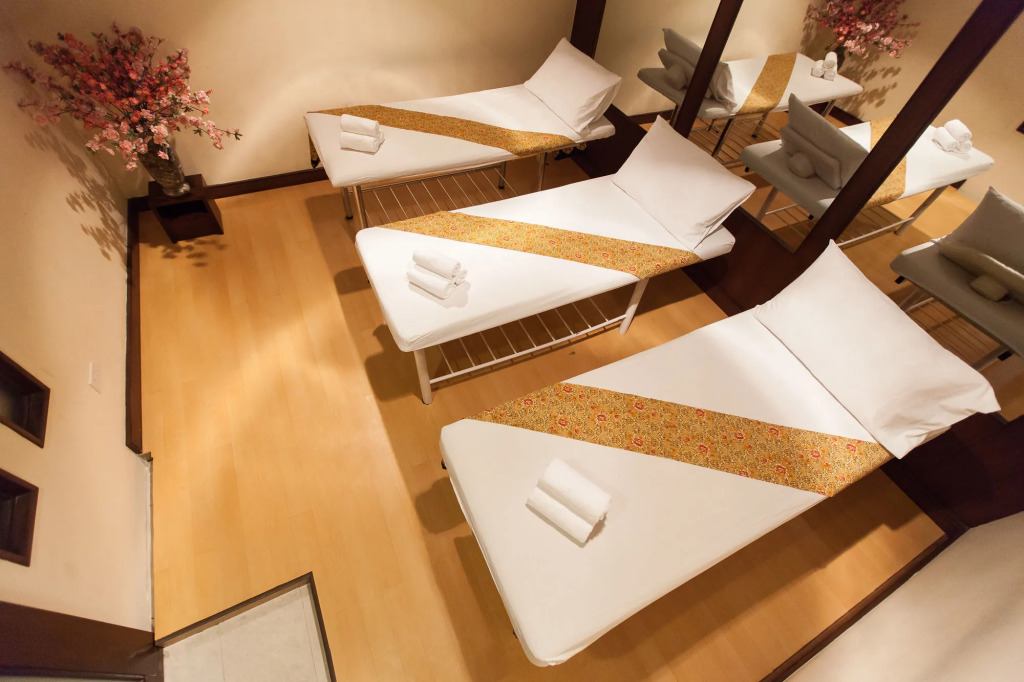 New Season Hotel