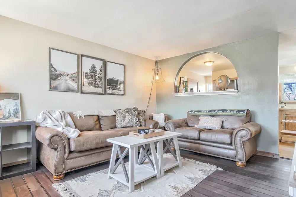 One Level Home Near Downtown Hot Tub