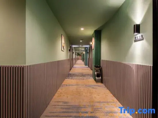 Vatica Hotel (Weihai Huancui Liugong Island Wharf Qingdao North Road)
