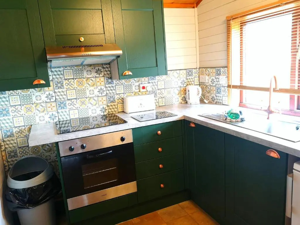 Otter 1 - Private Hot Tub - Bali Inspired Lodge - Bath - Longleat - Wiltshire