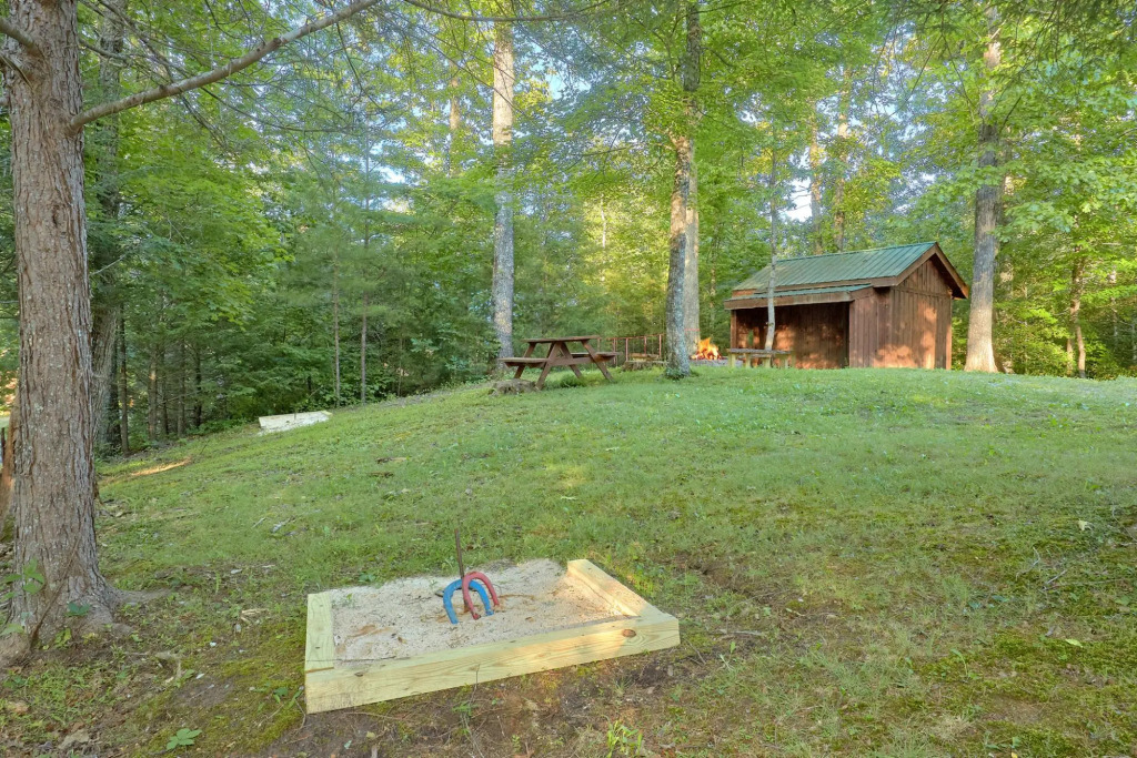Hickory Lodge in Pigeon Forge