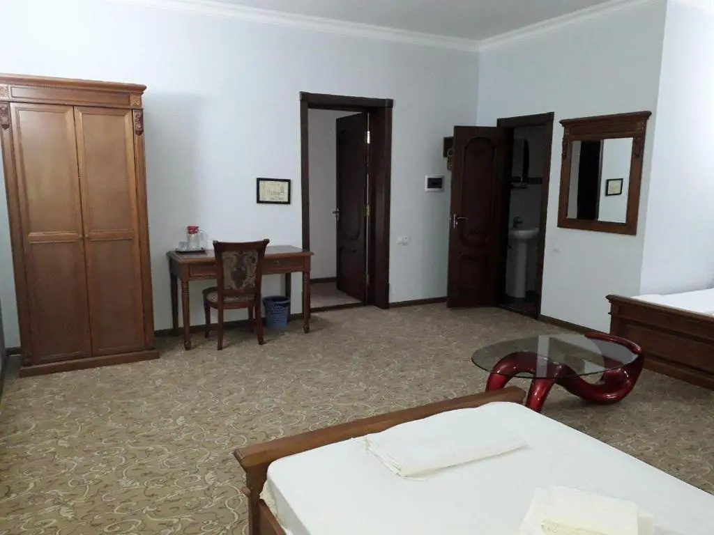 Maximum Hotel