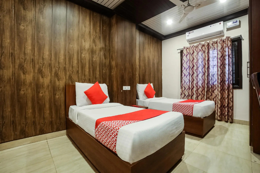 OYO Flagship 111 Canal Road