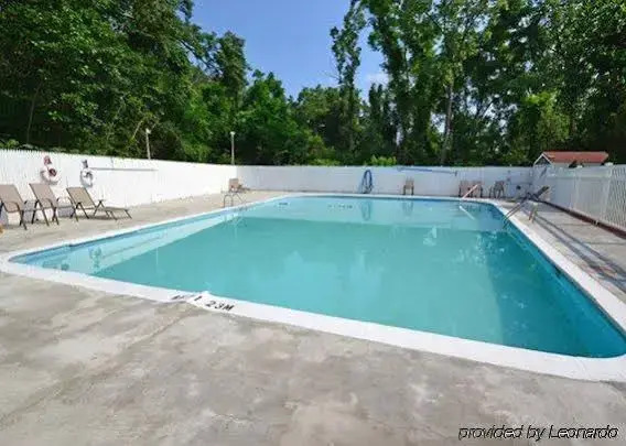 Econo Lodge Inn & Suites Westfield