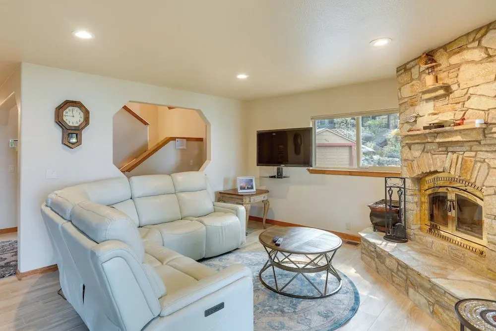 Deck & Beach Access: Lake Tahoe Shoreside Retreat!