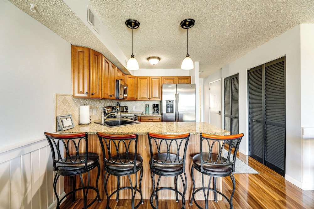Pool, Sunset Views & Prime Setting! Ocean City Gem