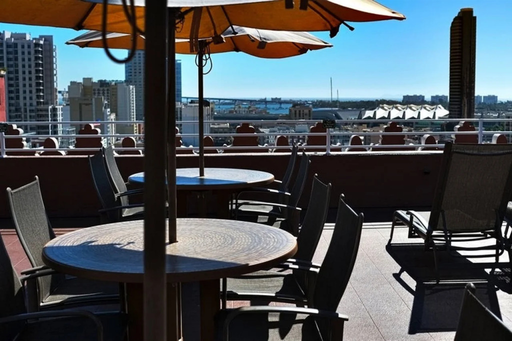Gaslamp Plaza Suites