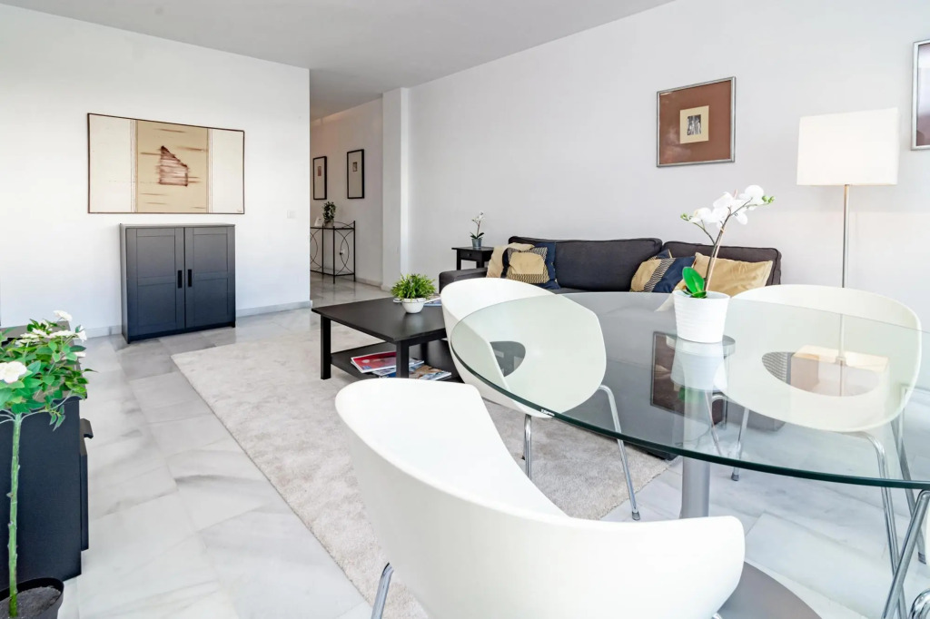 PR45- Beach front apartment Puerto Banus