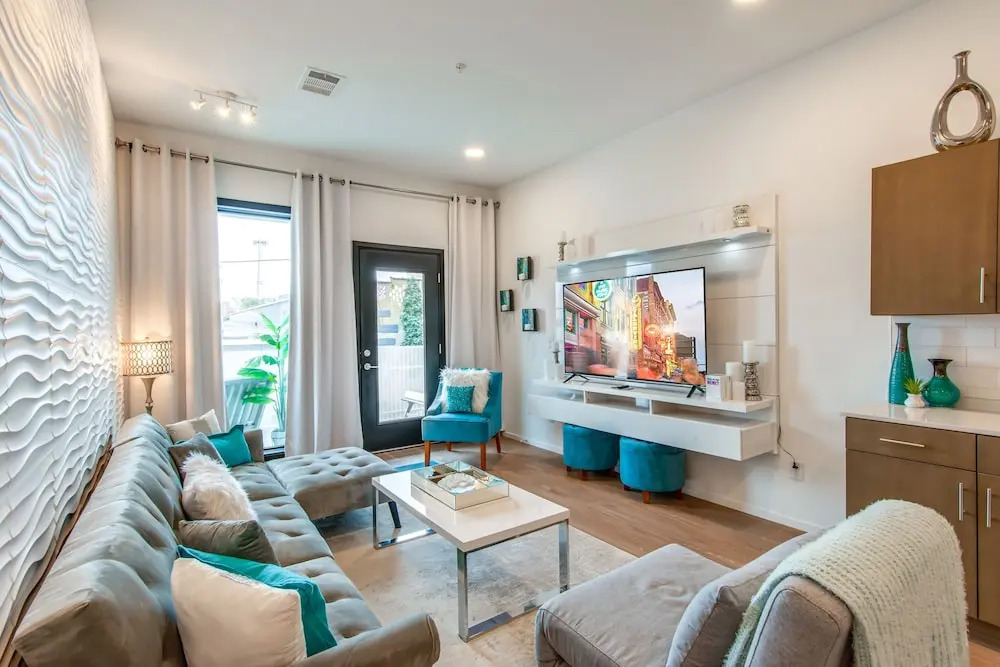 Illume New Green Community Heated Pool Deck 1 Bedroom Condo