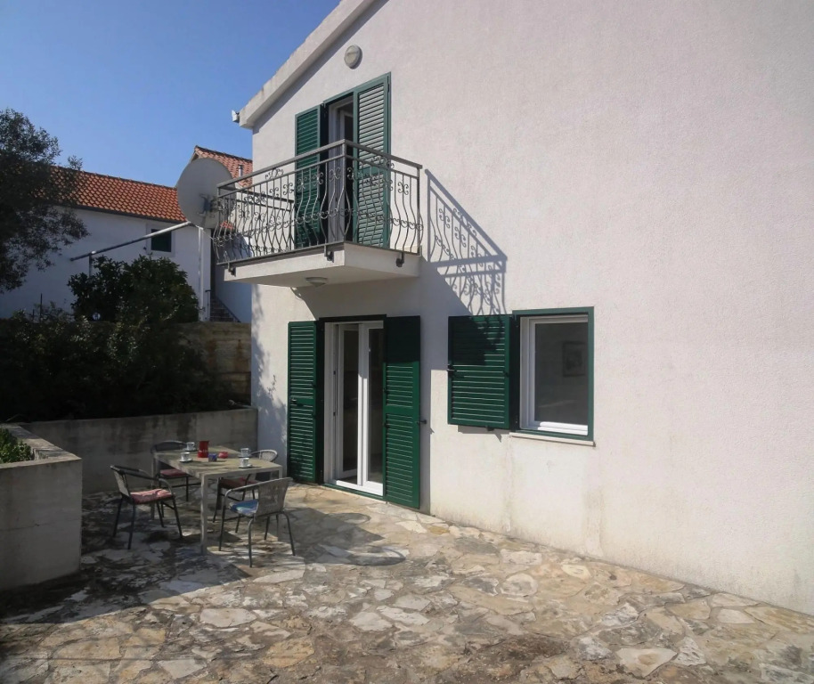 Elizabet - great location & close to the beach - A2(2+2)