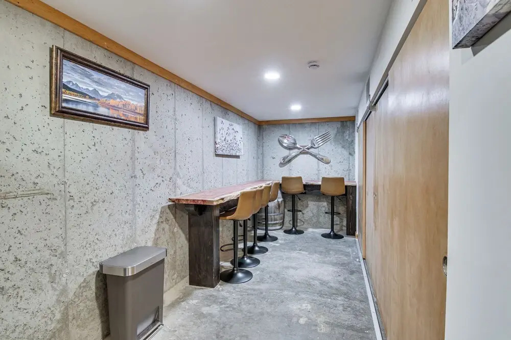 Sauna, Gas Grill & More! Belgrade Duplex