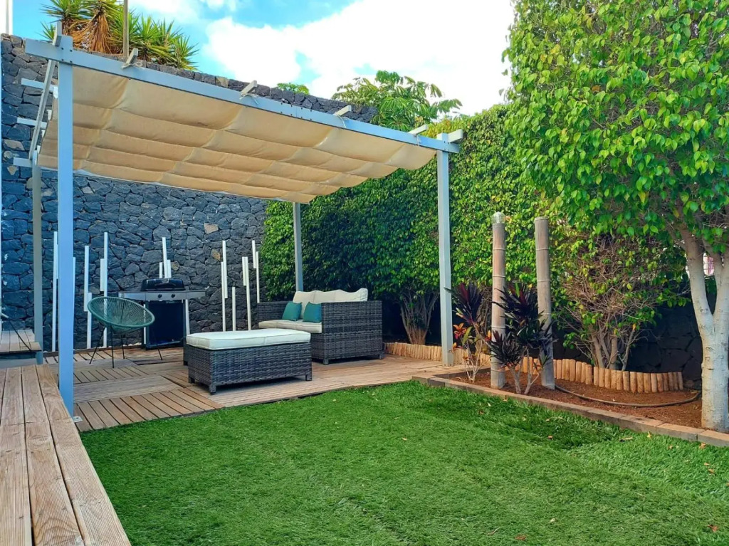 Duplex with sea views, garden and terrace