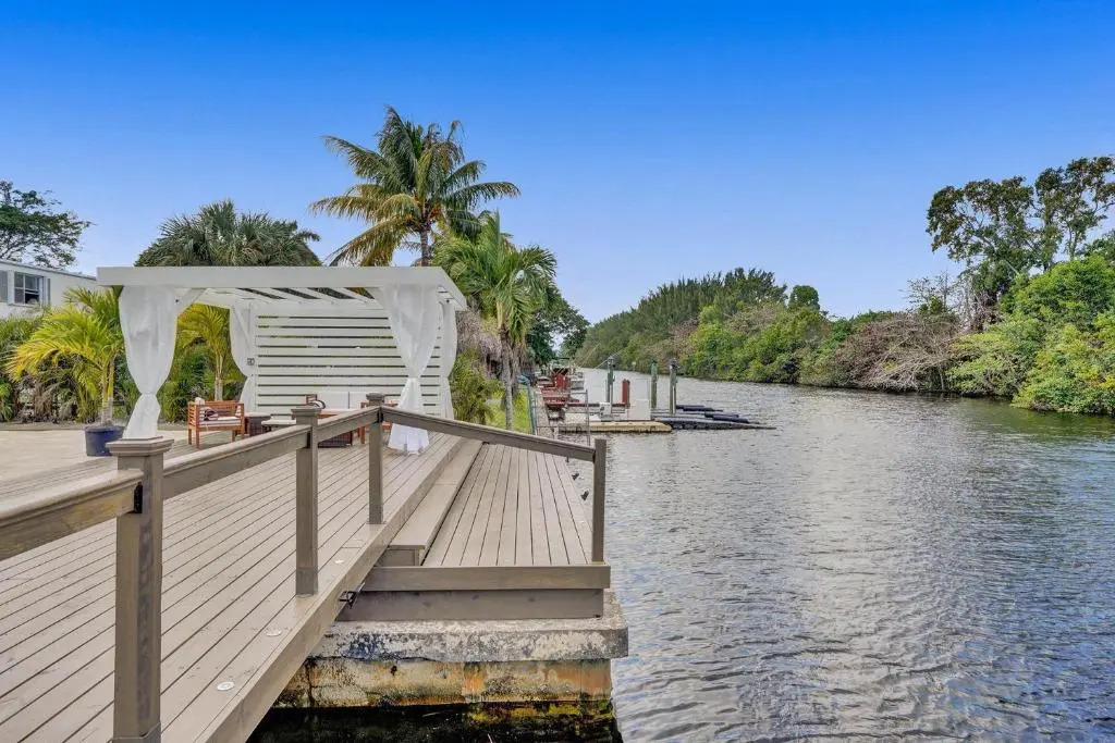 Newly Renovated 5br Villa with pool in Ft Lauderdale on the water