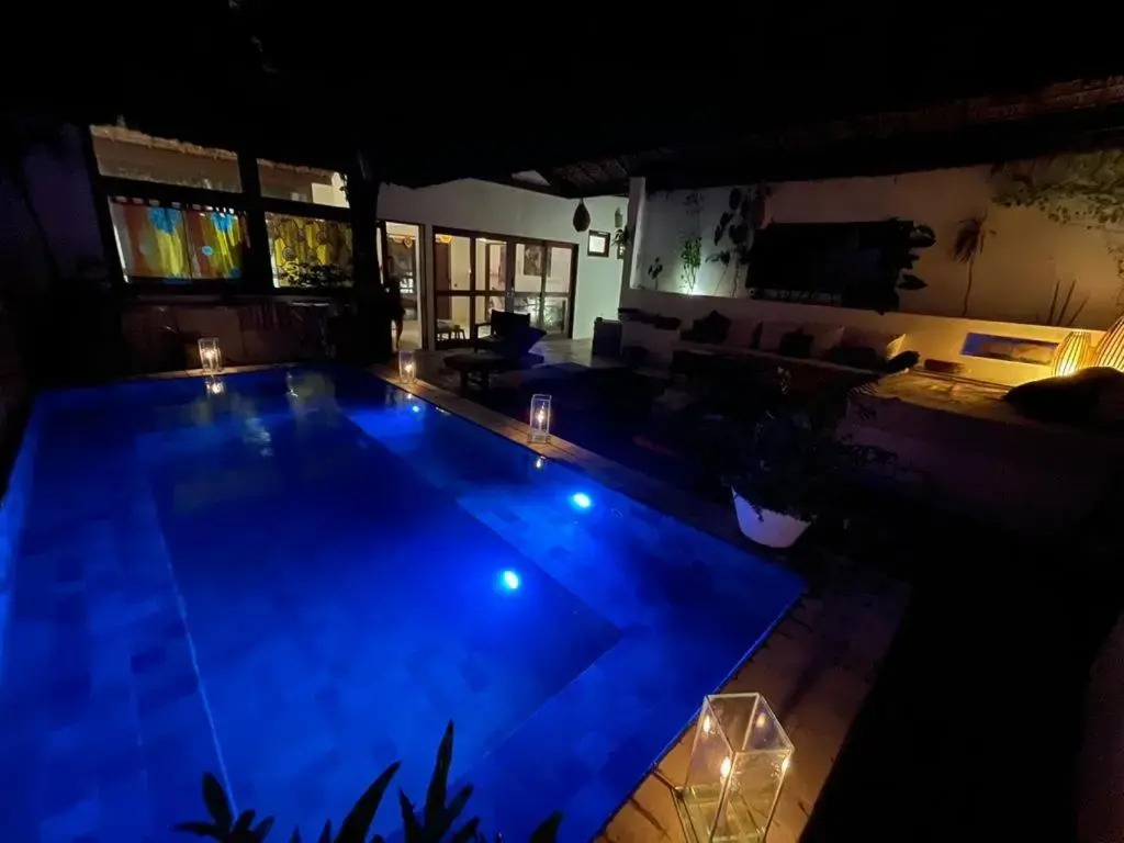 Tropical House - Villa com piscina perto do mar
