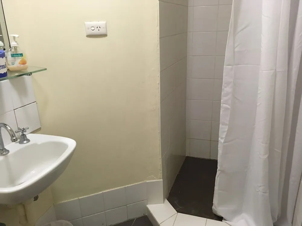Albany Hotel