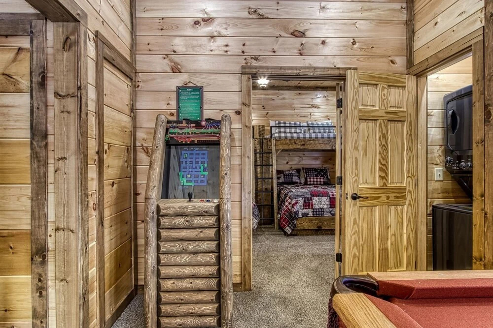 Ern805- Bearly Believe It! - Great Location! Close To Town And All The Action! 3 Bedroom Cabin by RedAwning