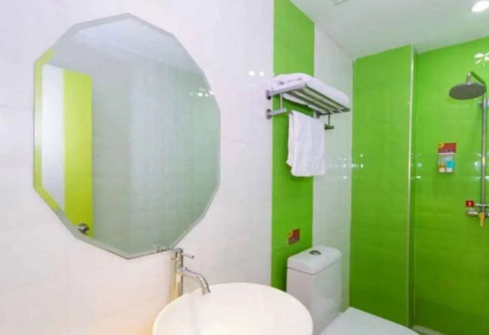 Heng 8 Hotel Tonglu South Yingchun Road