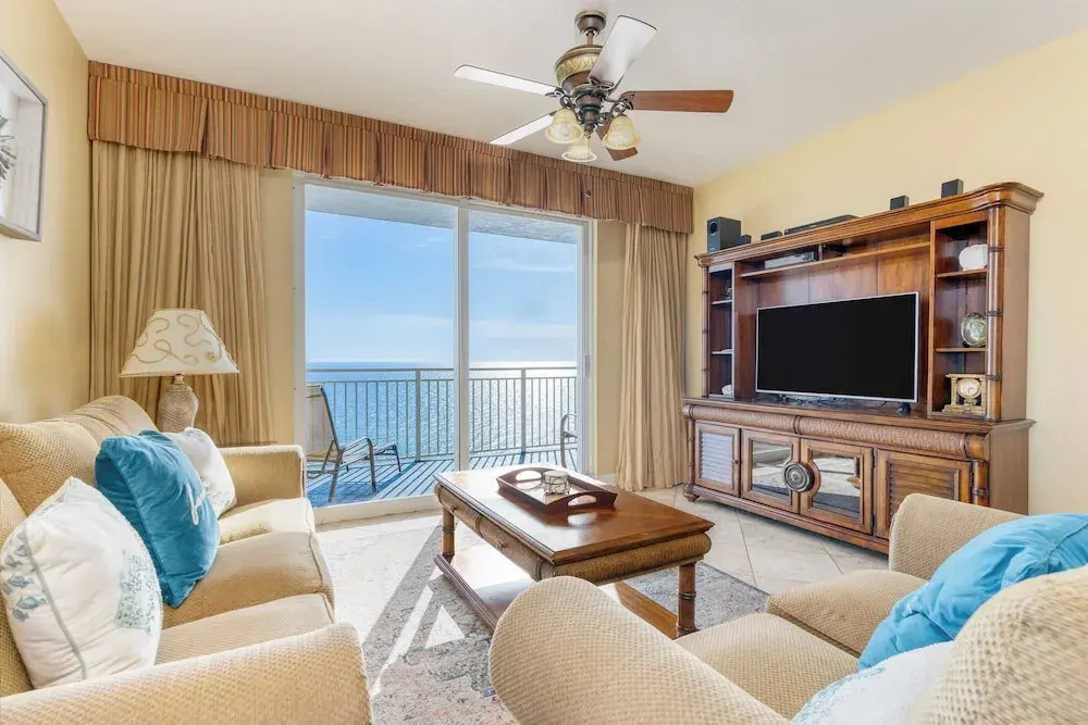 Beachfront 3bdr Private Beach Access, Ocean Views, Gym Sunscape by Avantstay