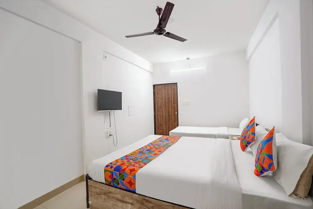 FabHotel Relax - Opp Hotel Leela