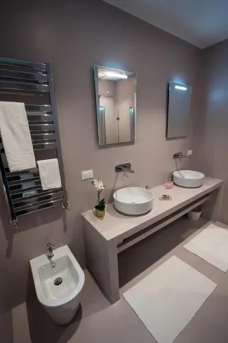 Laura Family Apartments