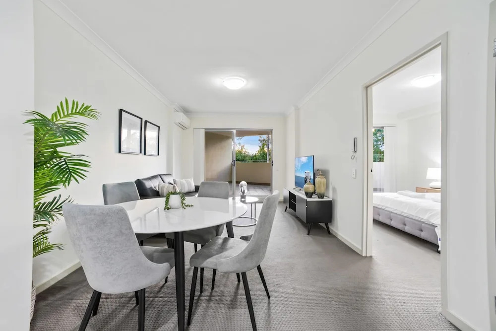 Modern Luxury Apartment Walking Distance to Train Station