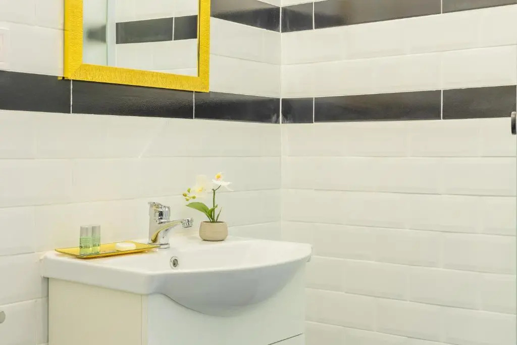CHÂTEAU: Upscale Suites in Bucharest's Historical Center!