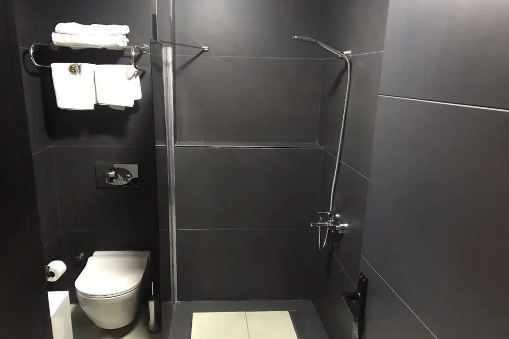 216 Eagle Palace Suite