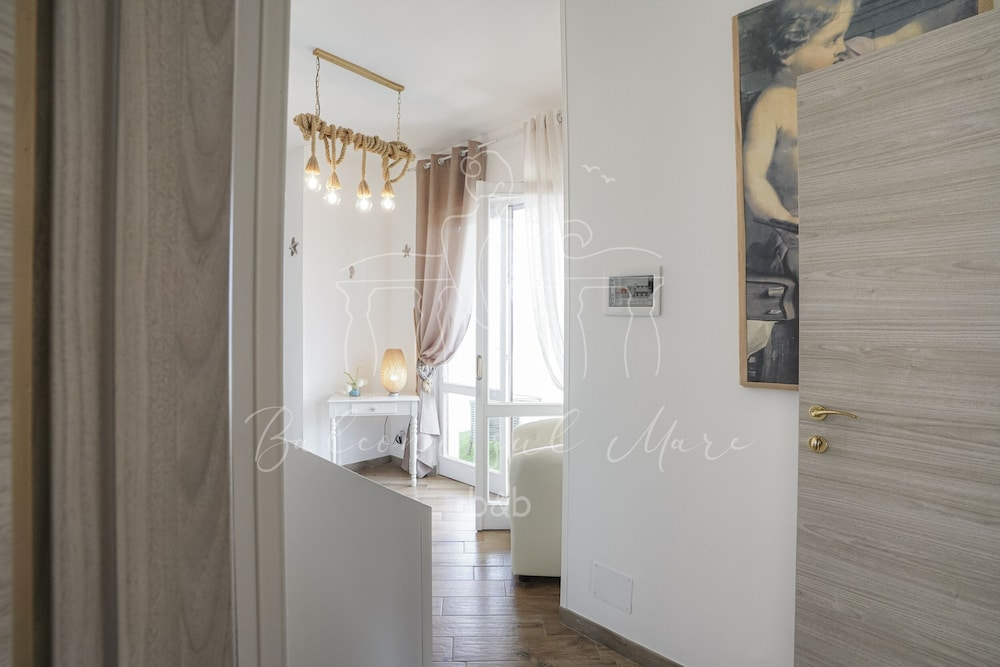 Room in B&B - B&B Balconi Sul Mare Deluxe Room With Hydromassage "madonna Dell'altomare"